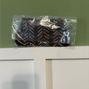 Kyte espresso herringbone bib